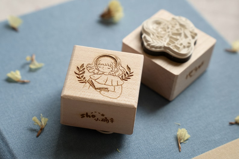 Qiara Rubber Stamp // Little Bookworm